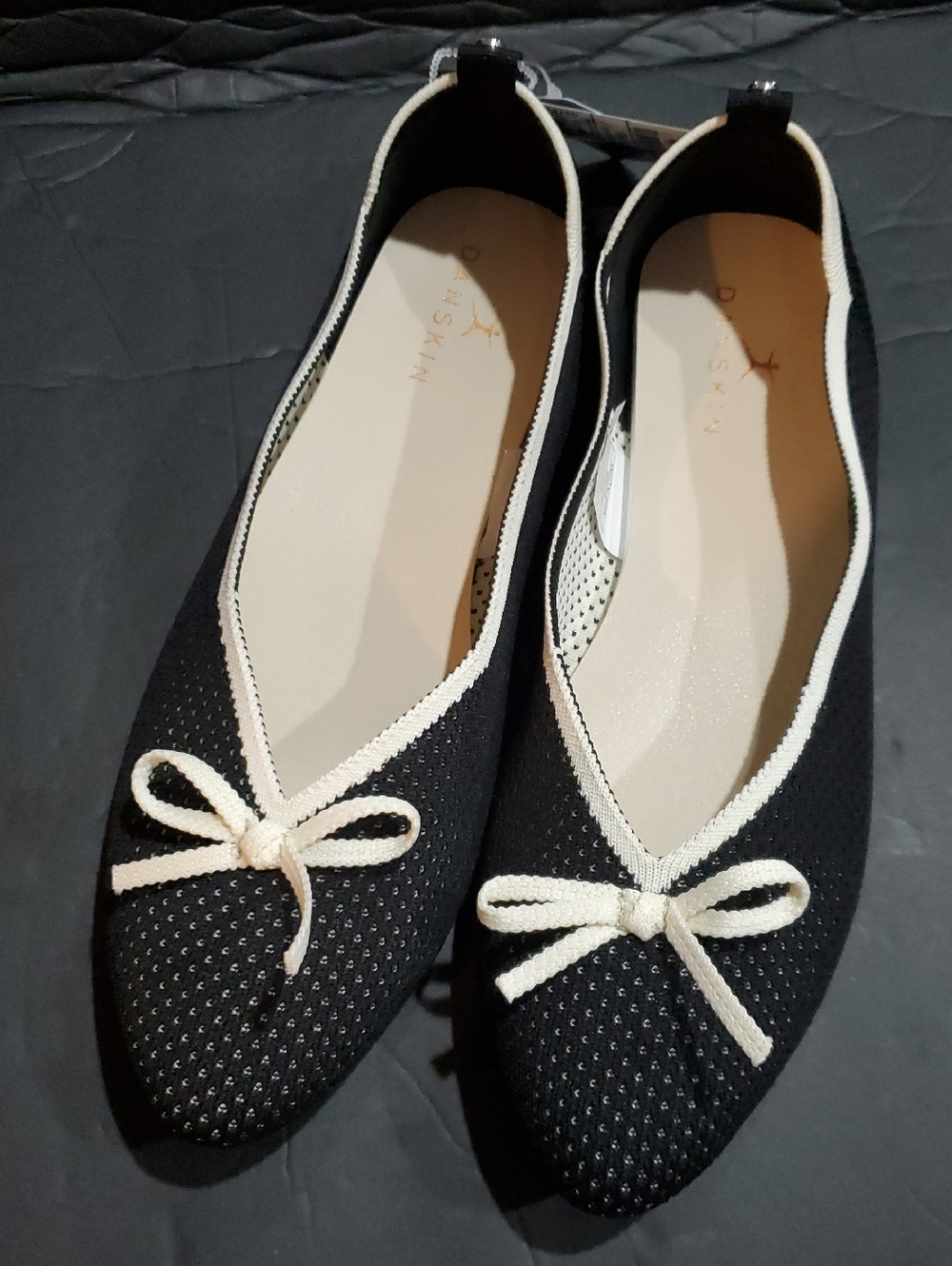 Danskin black perforated knit cream bow and trim almond toe ballet flats size 10